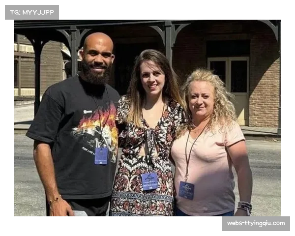 姆伯莫姐姐回忆弟弟调皮往事:不让踢球成唯一有效惩罚手段