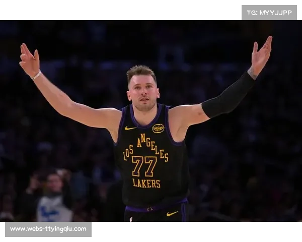 湖人东契奇防守懈怠与裁判抱怨 伤害球队整体性与纪律性